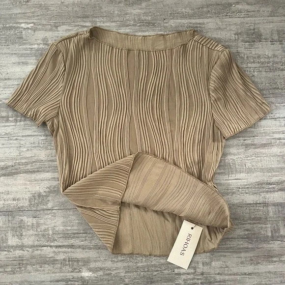 NWT Rihoas wavy ribbed top - Picture 5 of 6